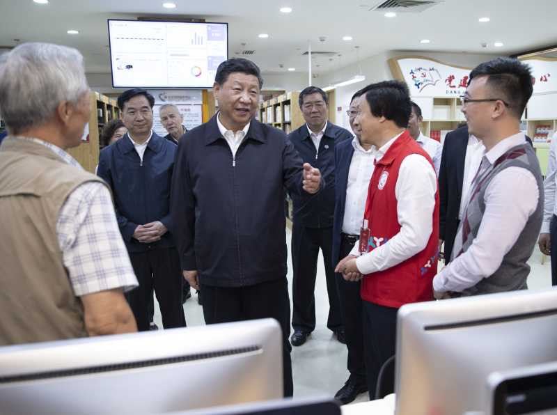 10月22日至25日，中共中央總書記、國家主席、中央軍委主席習(xí)近平在廣東考察。這是10月24日，習(xí)近平在深圳市龍華區(qū)民治街道北站社區(qū)了解情況。