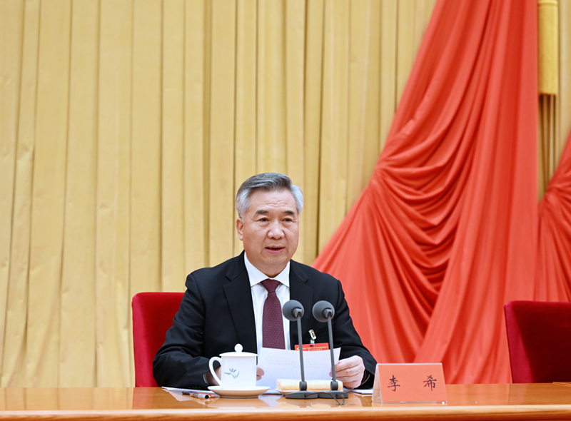 1月9日，中國共產(chǎn)黨第二十屆中央紀律檢查委員會第二次全體會議在北京開幕。中共中央政治局常委、中央紀律檢查委員會書記李希代表中央紀律檢查委員會常務(wù)委員會作題為《深入學(xué)習(xí)貫徹黨的二十大精神，在新征程上堅定不移推進全面從嚴治黨》的工作報告。